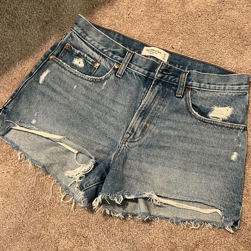 Abercrombie & Fitch Mid Rise Boyfriend Shorts - size 27